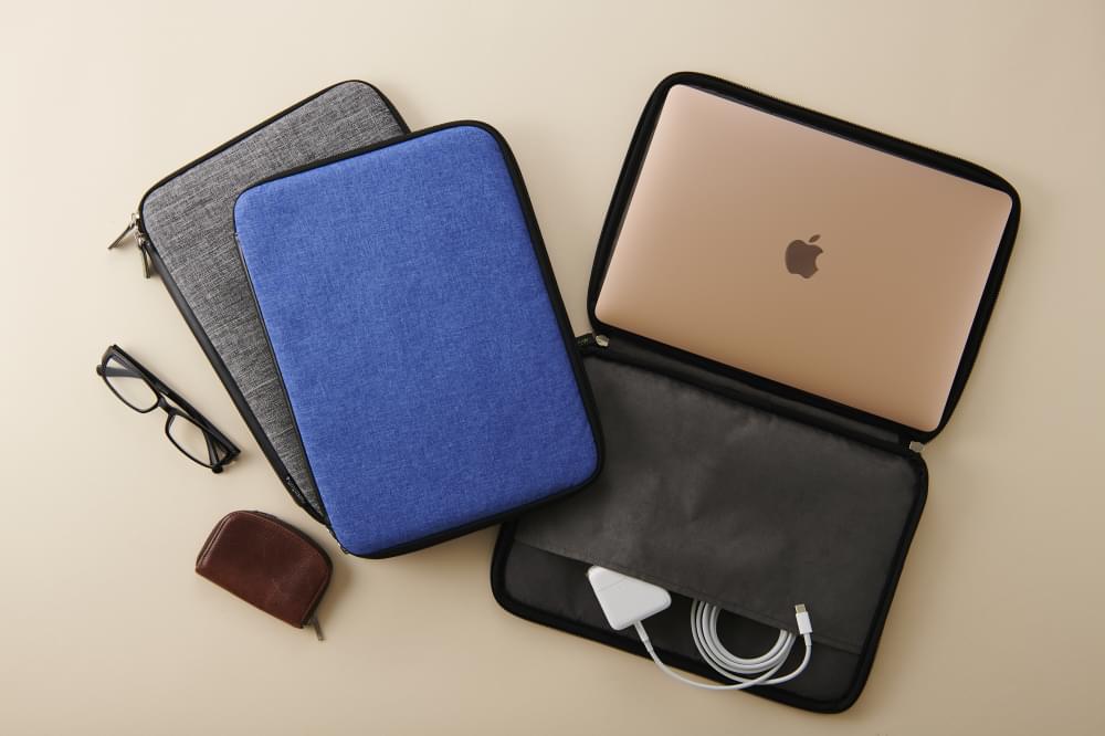 MacBook Air Retina 13インチ / MacBook Pro 13インチ USB Type-Cモデル [BookZip] ジッパー式 軽量クッションケース